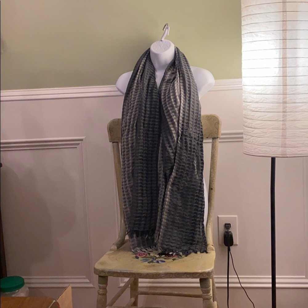 Women’s scarf